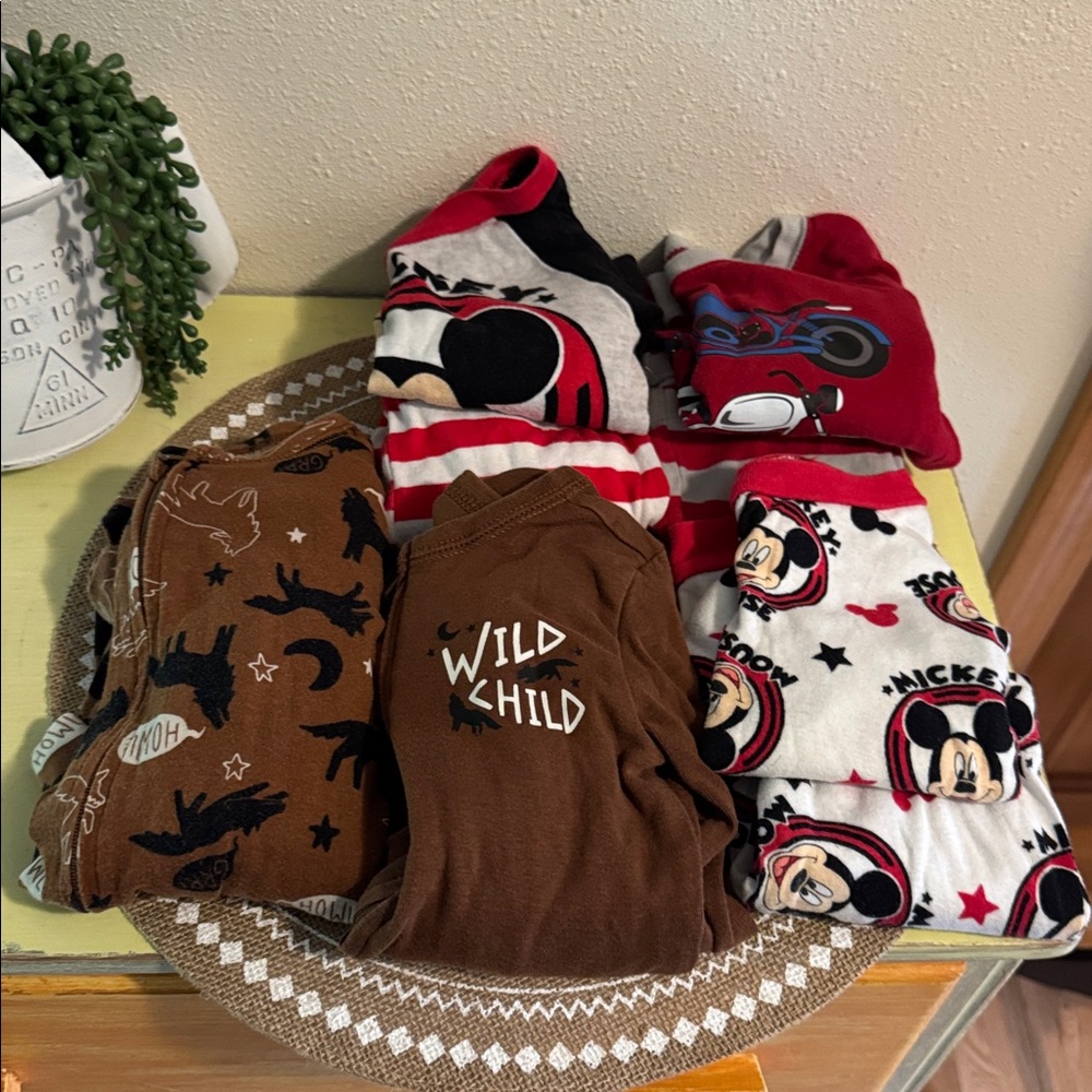 Bundle of 5 pairs of Kids' Character Pajama Sets(8 pcs in all)